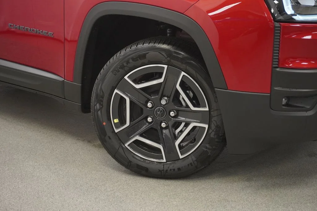 New 2026 Red Hot Pearl-Coat Exterior Paint Jeep Limited image 4