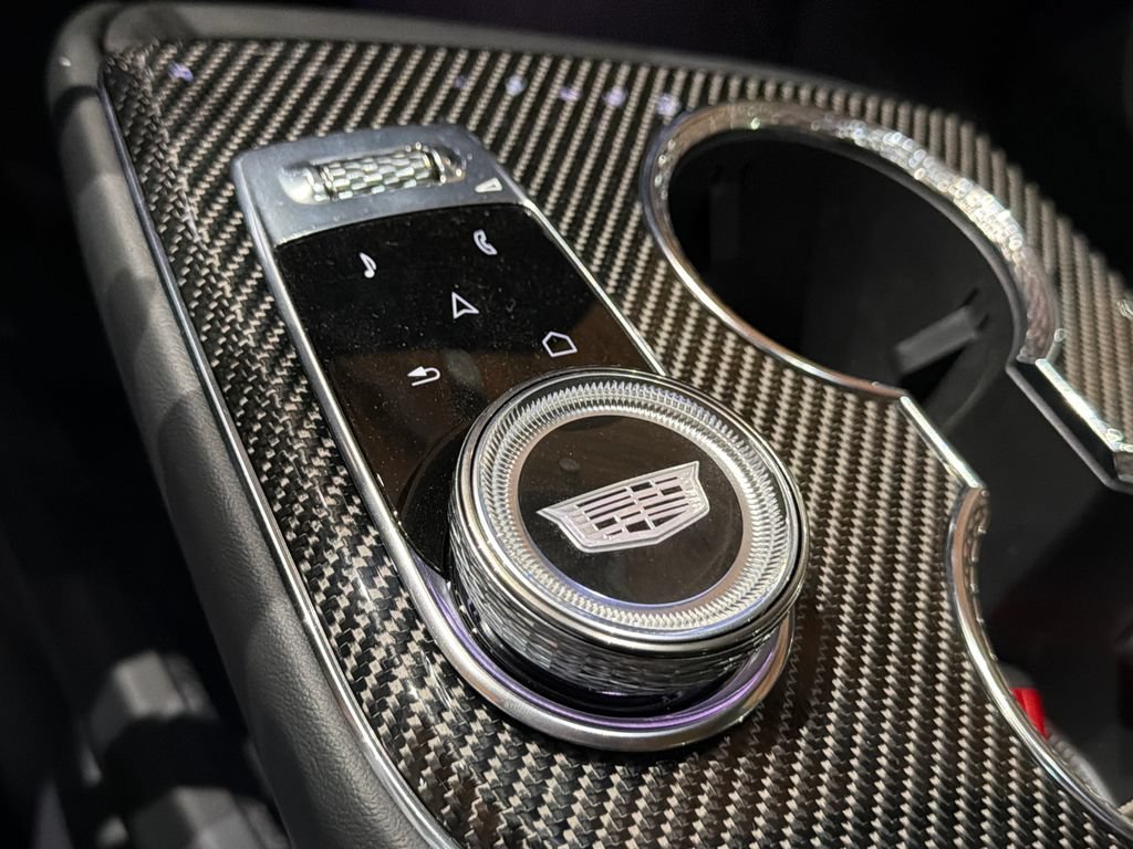 2026 Cadillac OPTIQ V-Series - Photo 21