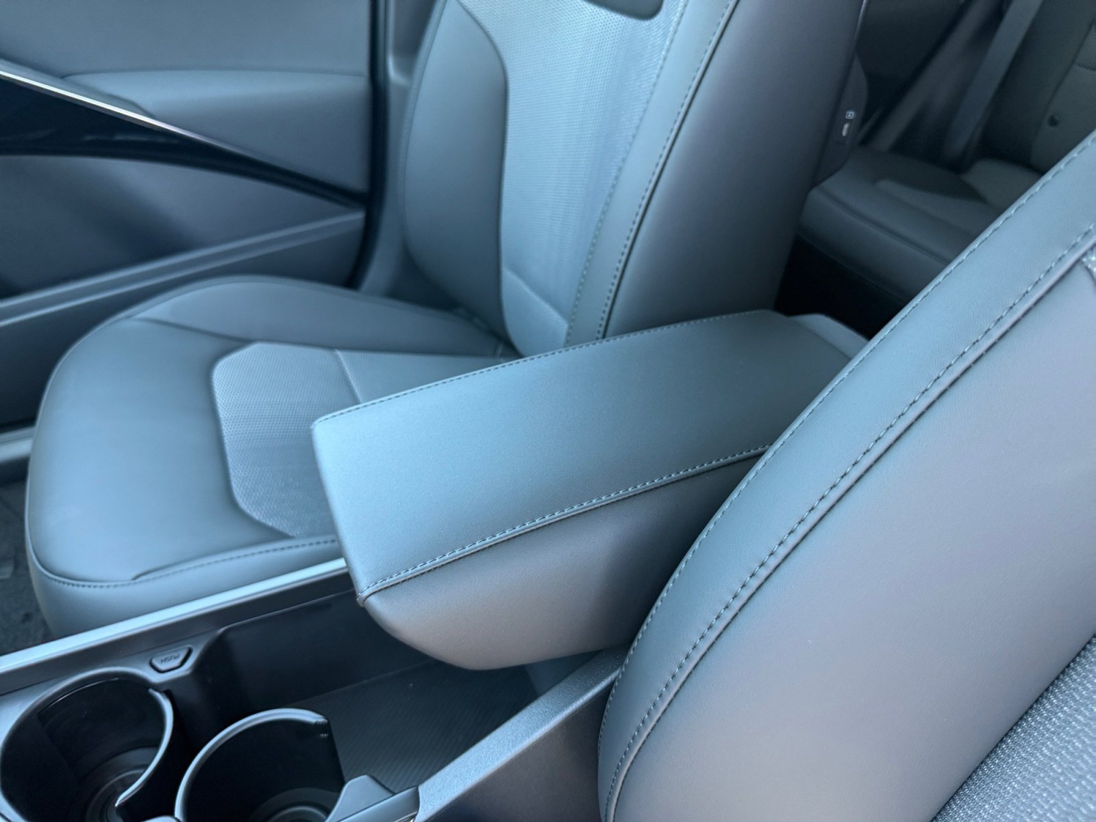 New 2026 Snow White Pearl Kia WIND image 14
