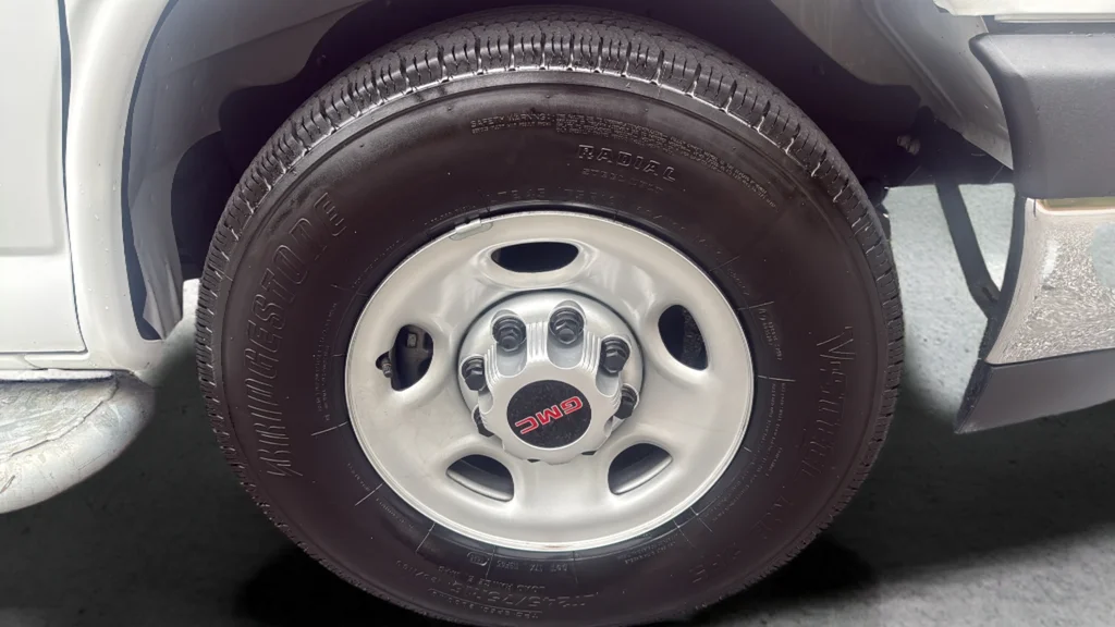 Used 2025 White GMC Work Van image 23