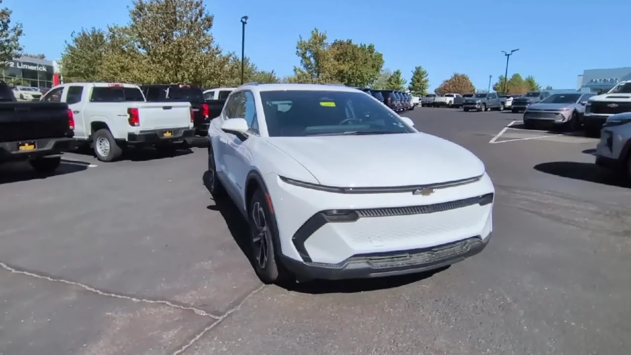 New 2026 Summit White Chevrolet LT image 37