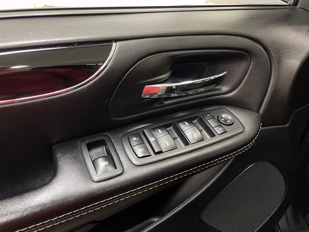 Used 2018 Black Dodge SE Plus image 21