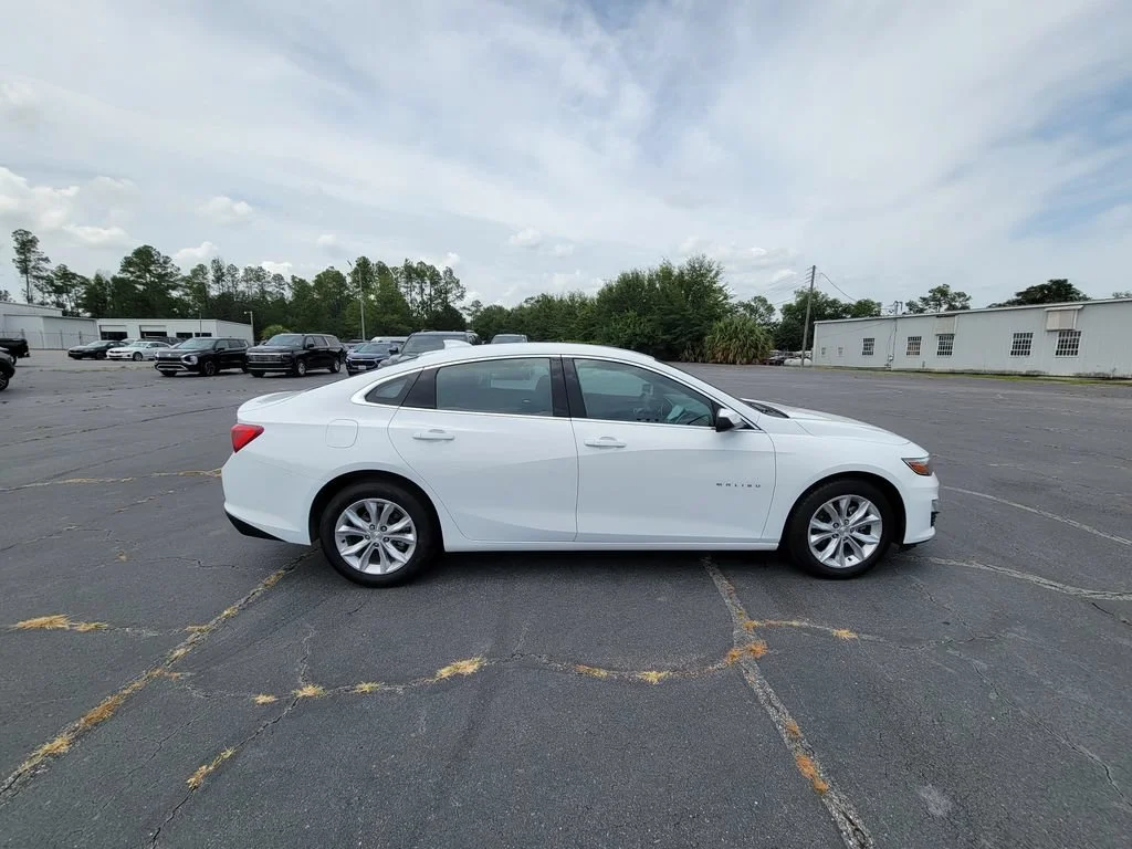 Used 2024 Summit White Chevrolet 1LT image 6