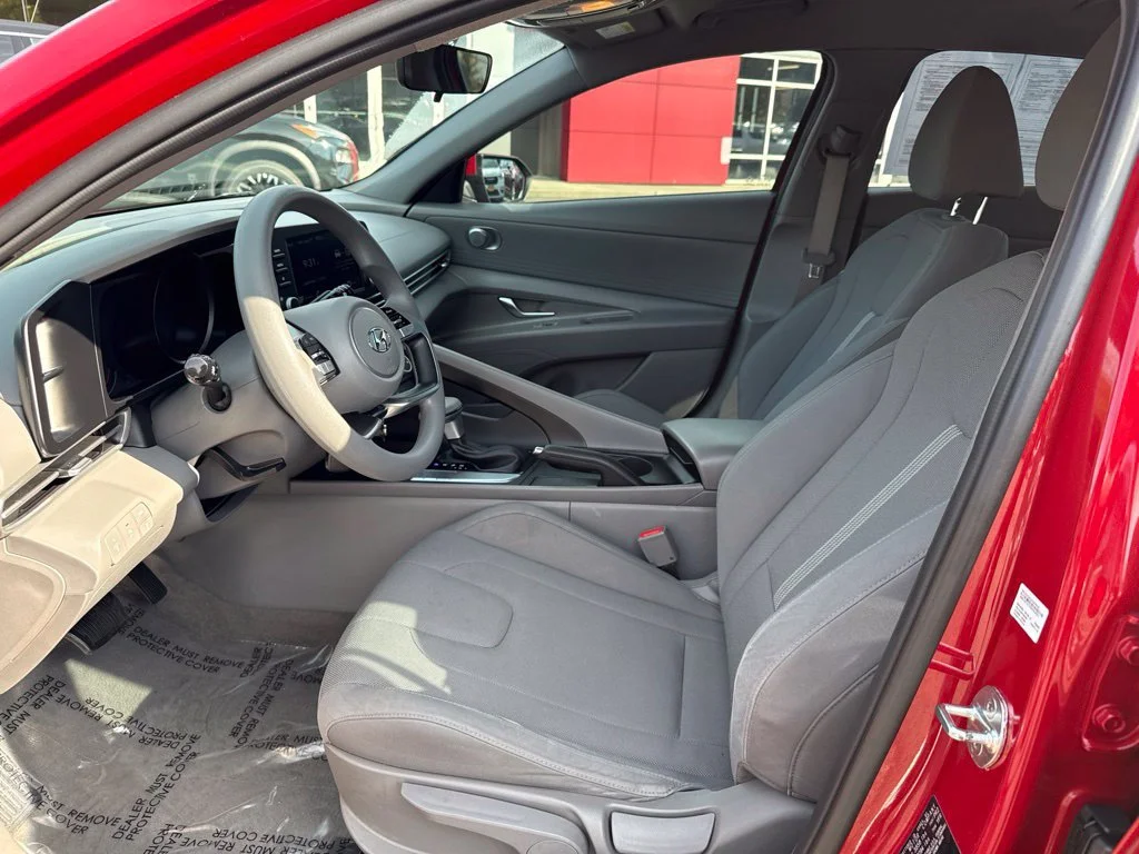 Used 2022 Scarlet Red Pearl Hyundai SE image 15