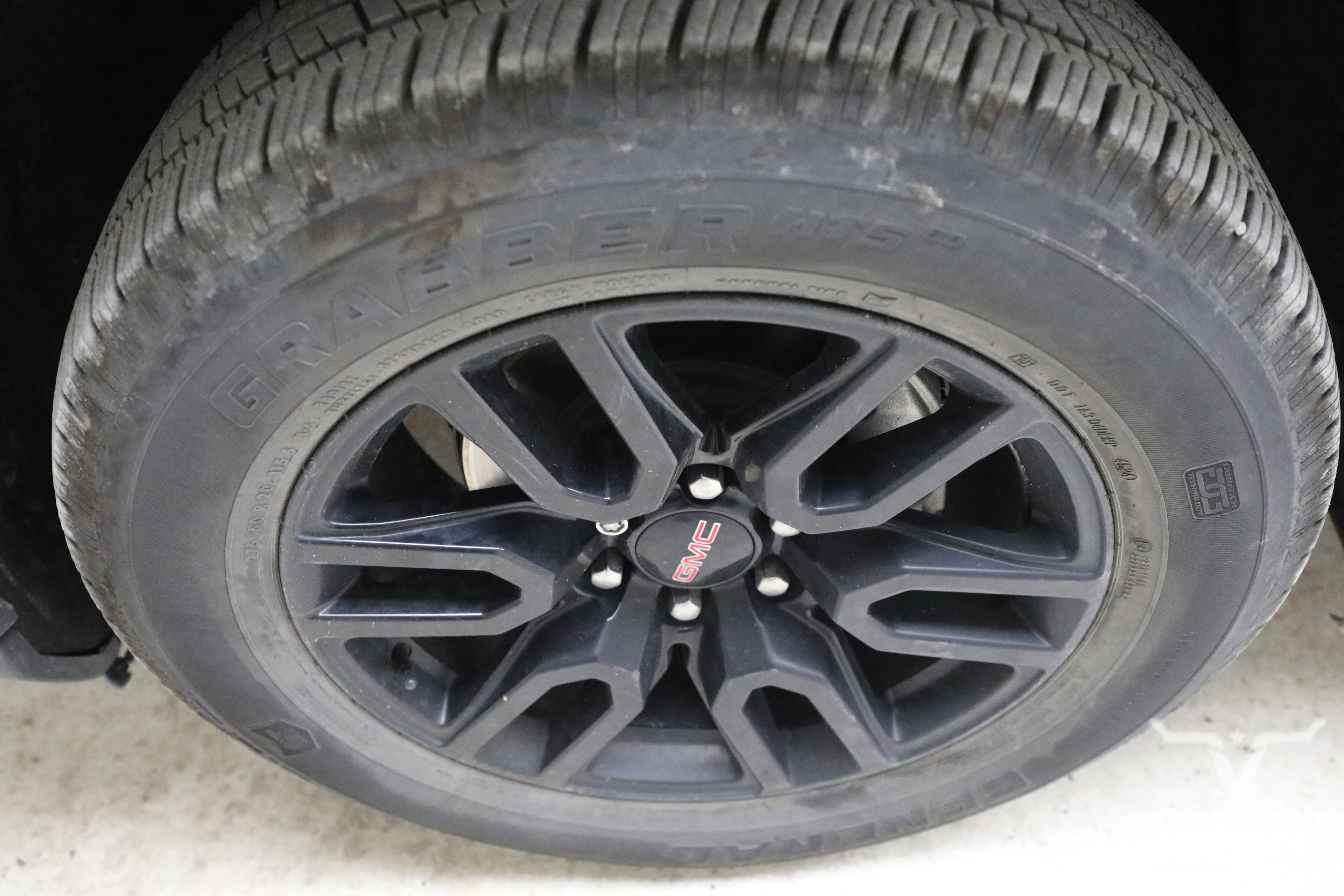 Used 2022 Titanium Rush Metallic GMC Y image 10