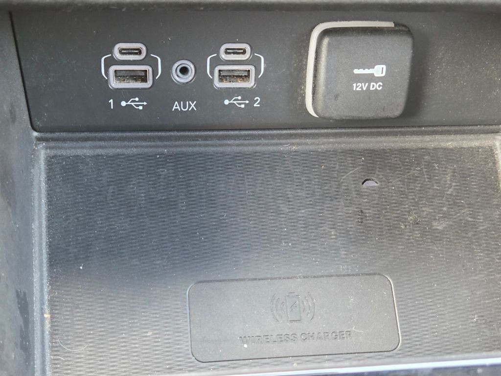 Used 2023 Black Jeep Altitude image 17