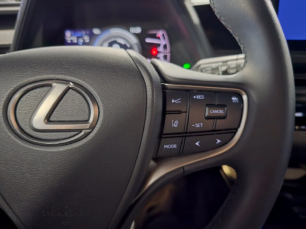 Used 2023 White Lexus 250h Base image 17
