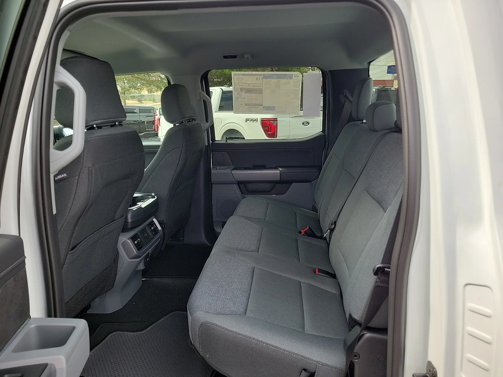 New 2026 Oxford White Ford XLT image 9