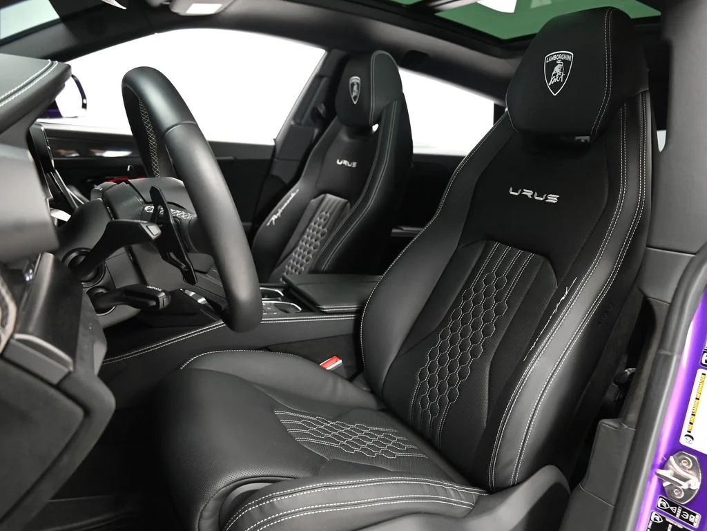 Certified Used 2024 Viola Pasifae Metallic Lamborghini Performante image 16
