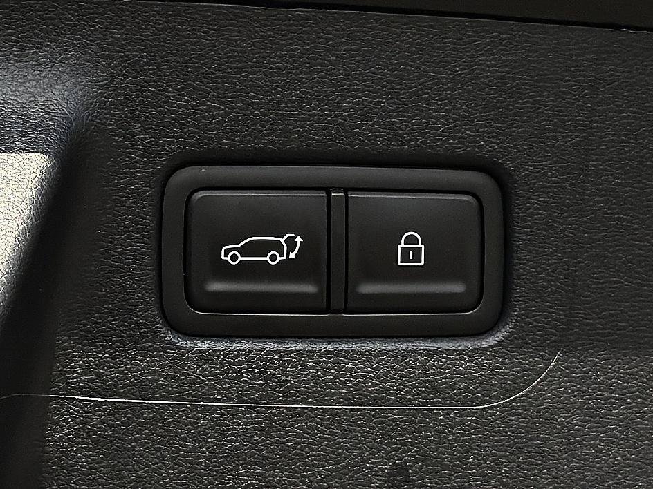 Used 2026 Phantom Black Hyundai SEL image 27