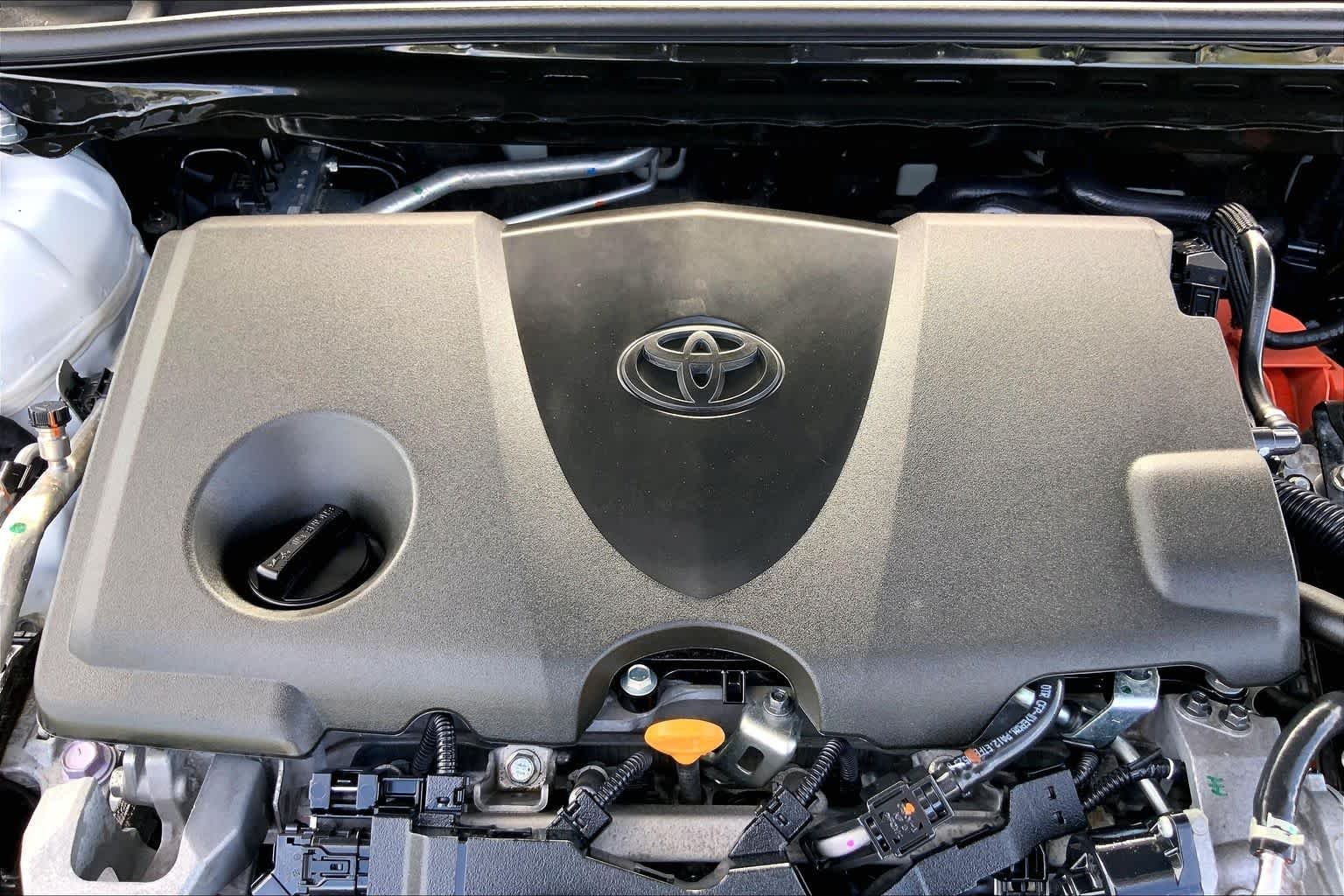 Used 2025 Ice Cap Toyota LE image 32