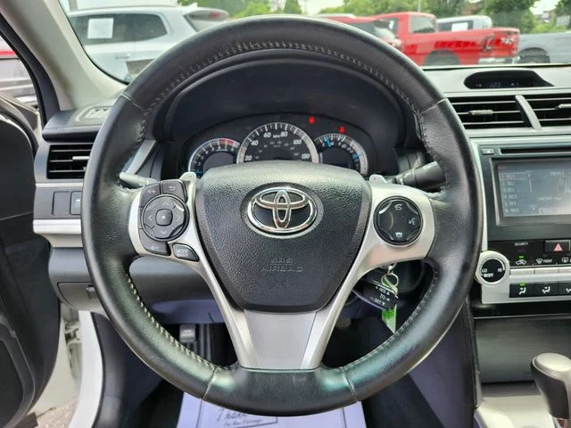 Used 2014 White Toyota SE image 32