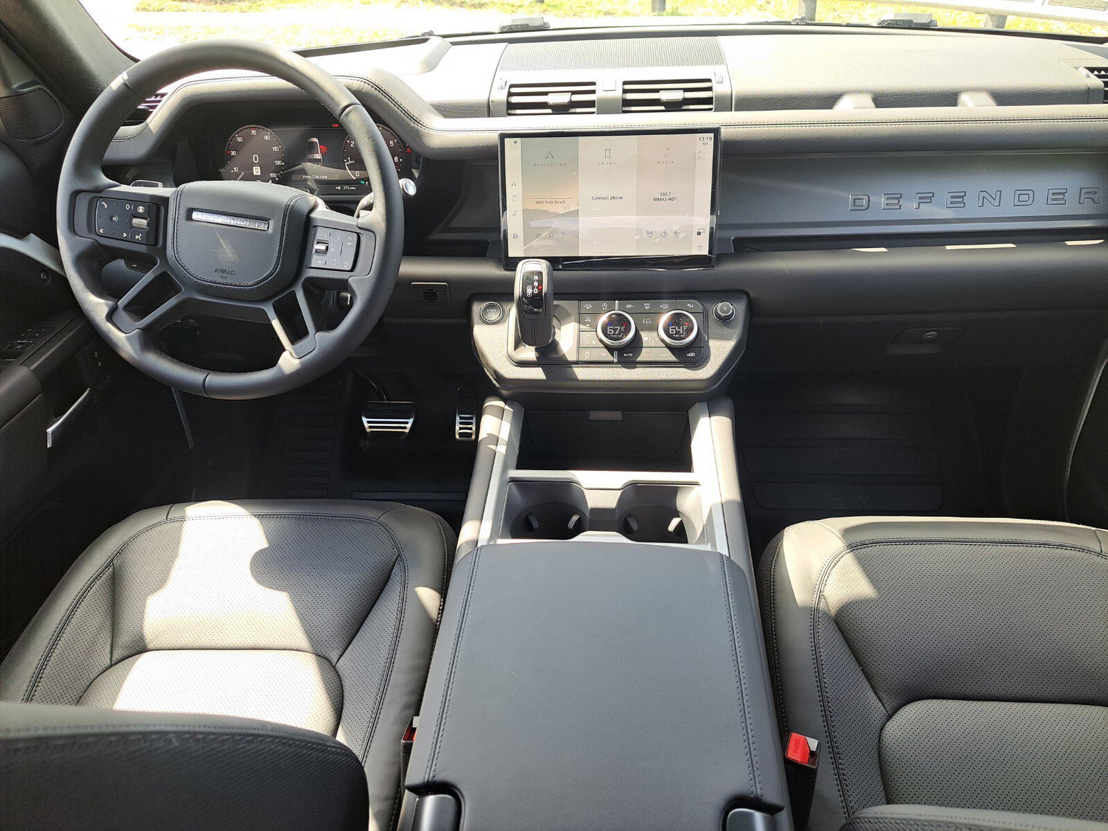 2025 Land Rover Defender V8 - Photo 3