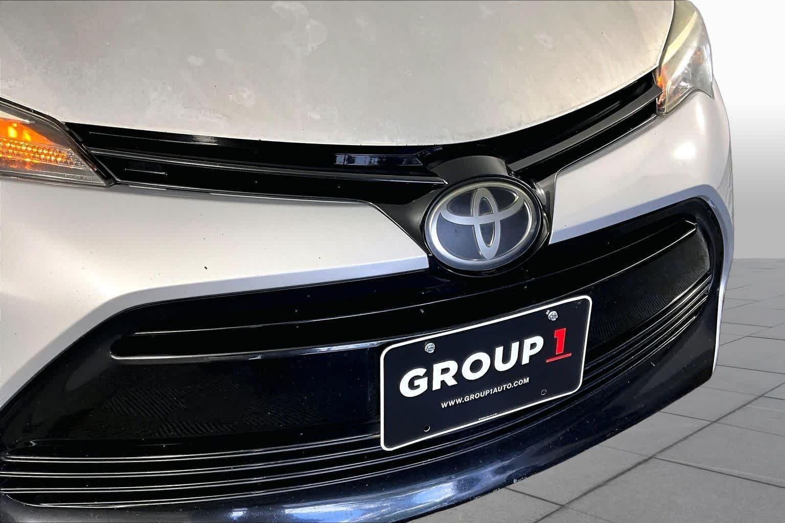 Used 2017 Classic Silver Metallic Toyota L image 27