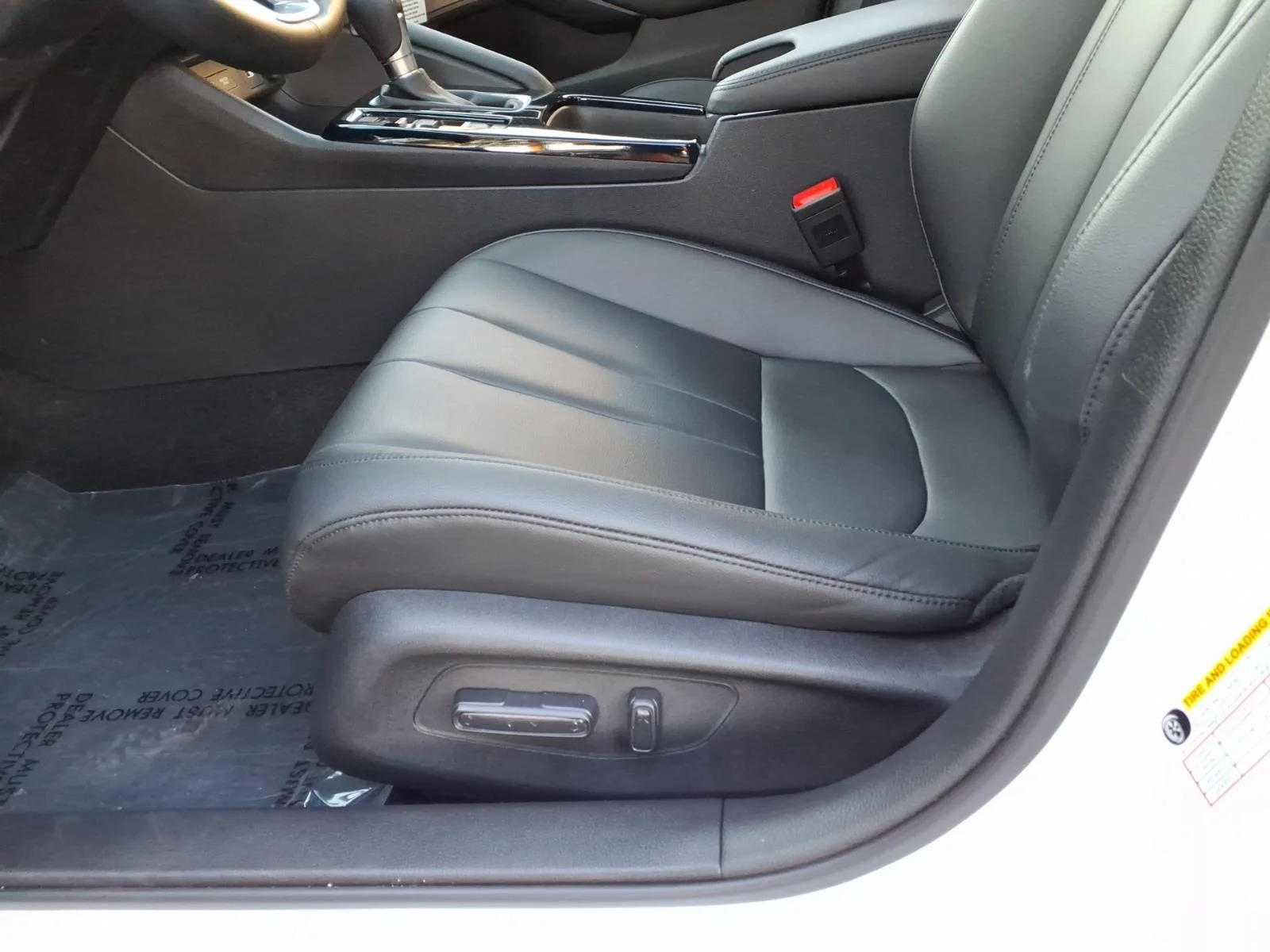Used 2025 Platinum White Pearl Acura INTEGRA image 16
