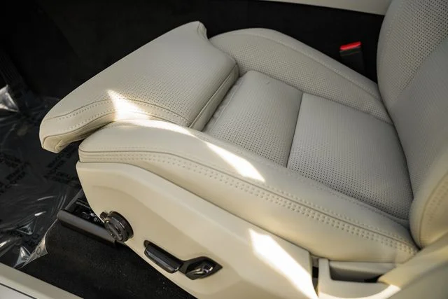 New 2026 Crystal White Volvo T8 Ultra image 37