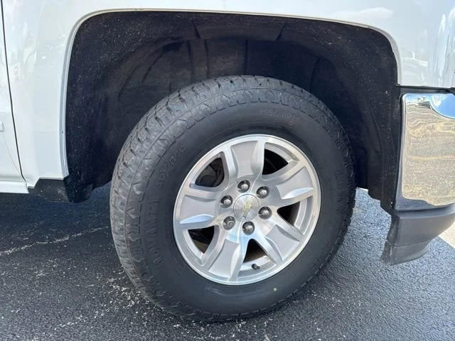 Used 2019 SUMMIT WHITE Chevrolet LT image 9