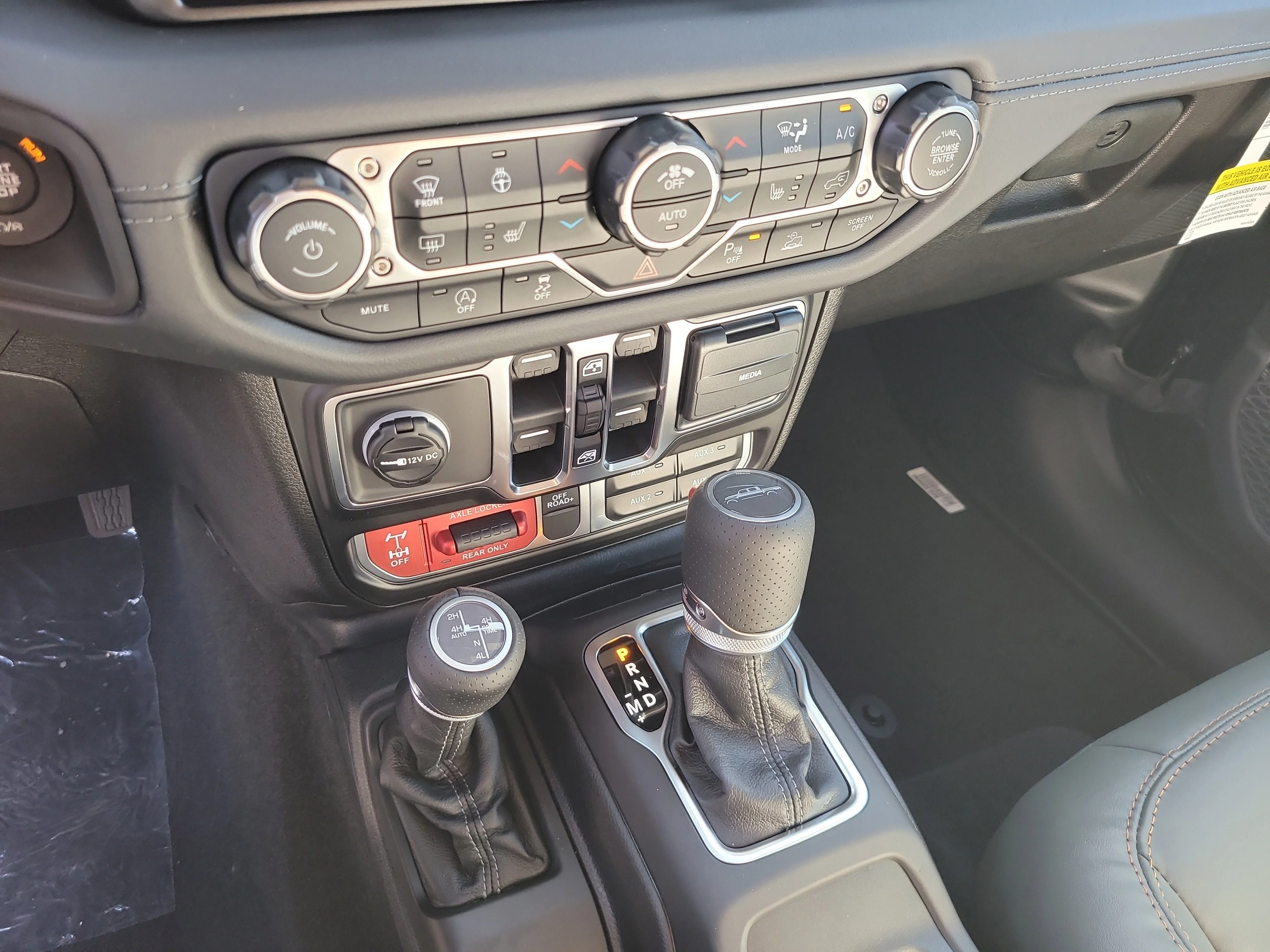 New 2026 Black Clearcoat Jeep Mojave X image 18