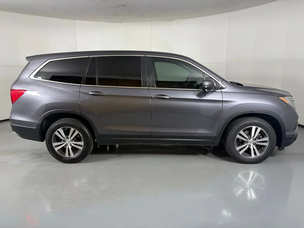 Used 2017 Silver Honda EX image 9