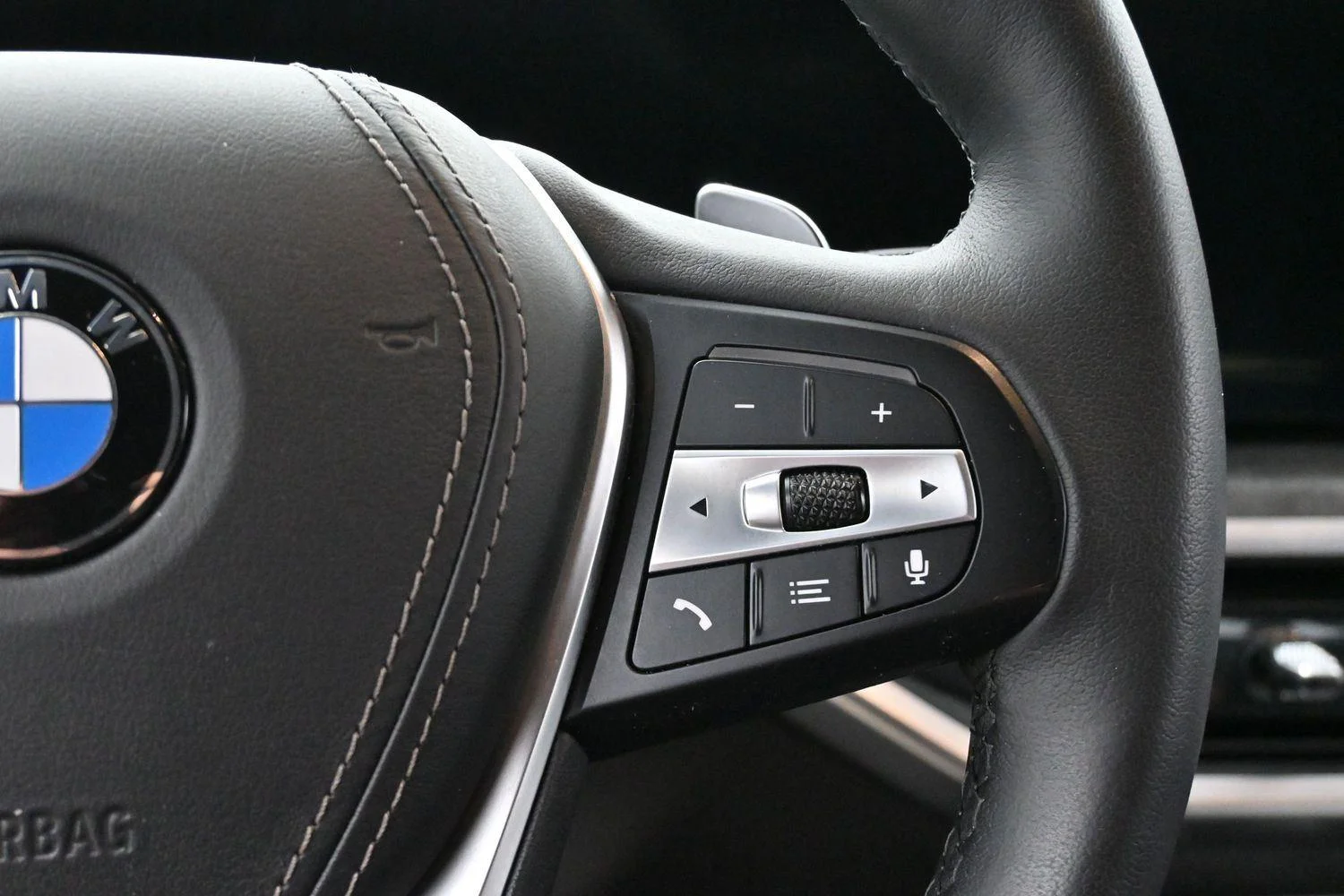Used 2024 Carbon Black Metallic BMW xDrive40i image 21