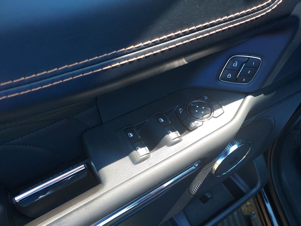Used 2022 Black Ford Platinum image 19