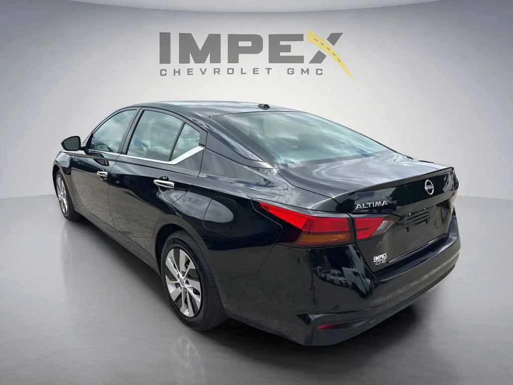 Used 2025 Black Nissan S image 3
