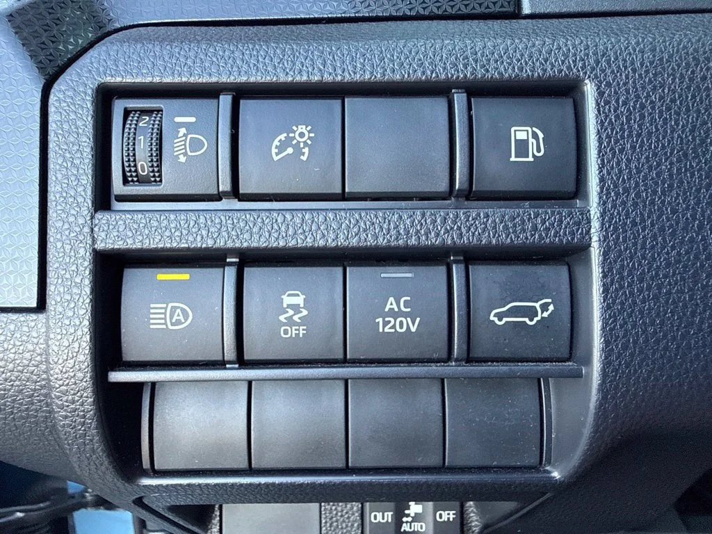 Used 2025  Toyota SR5 image 18