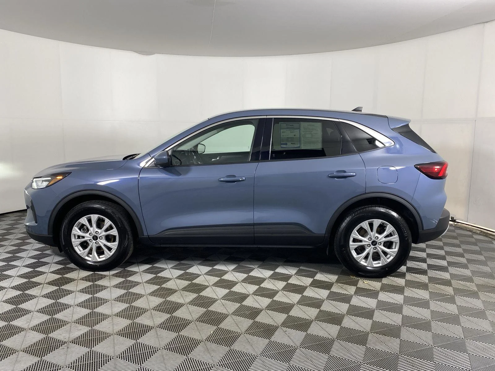 Used 2023 Vapor Blue Ford Active image 4