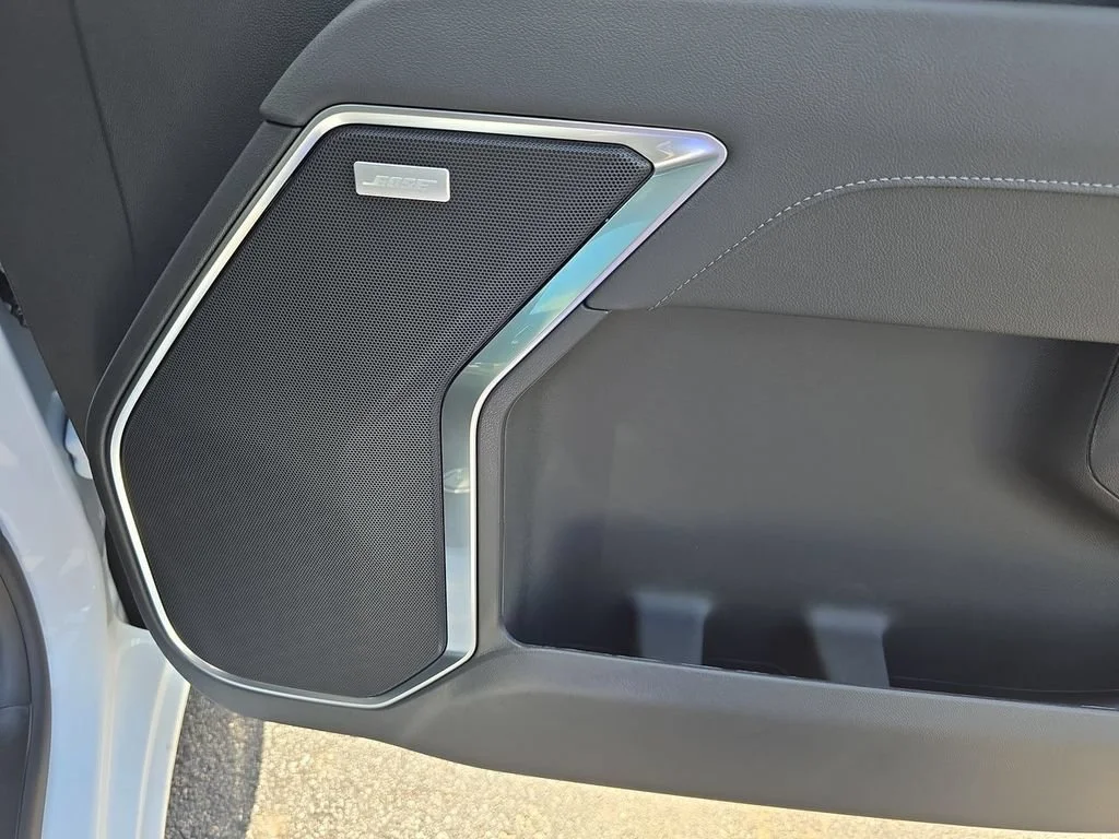 New 2026 Summit White Chevrolet RST image 29
