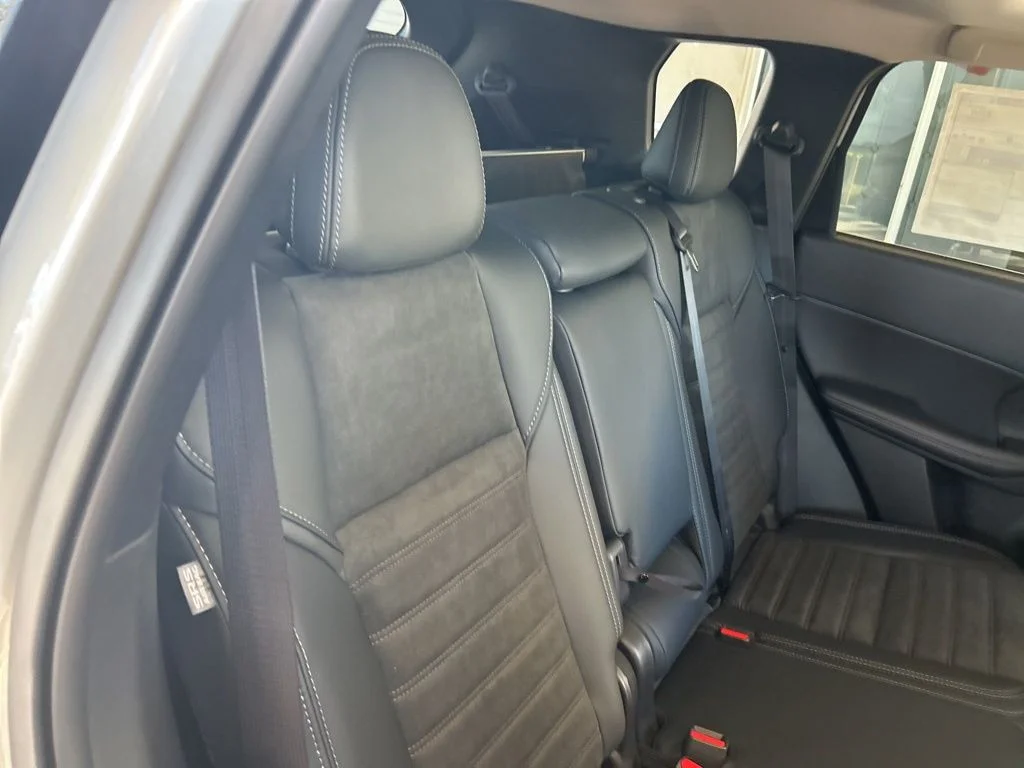 New 2026 Silver Mitsubishi SE 1.5T 2WD image 27