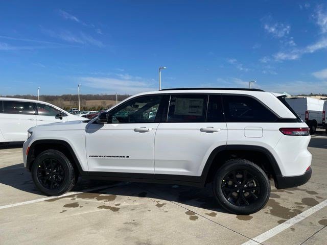 New 2026 Bright White Clearcoat Jeep Laredo Altitude image 2