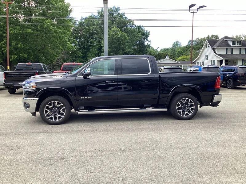 New 2026 Diamond Black Crystal Pearl-Coat Exterior Paint RAM Laramie image 4