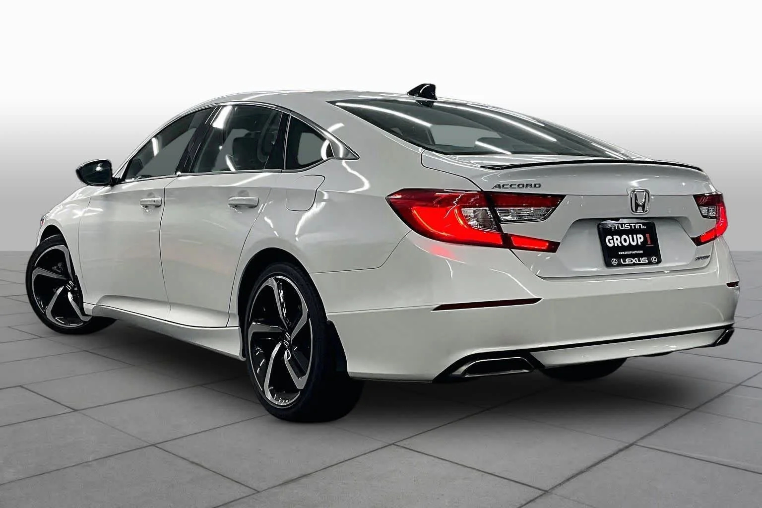 Used 2022 Platinum White Pearl Honda Sport image 12