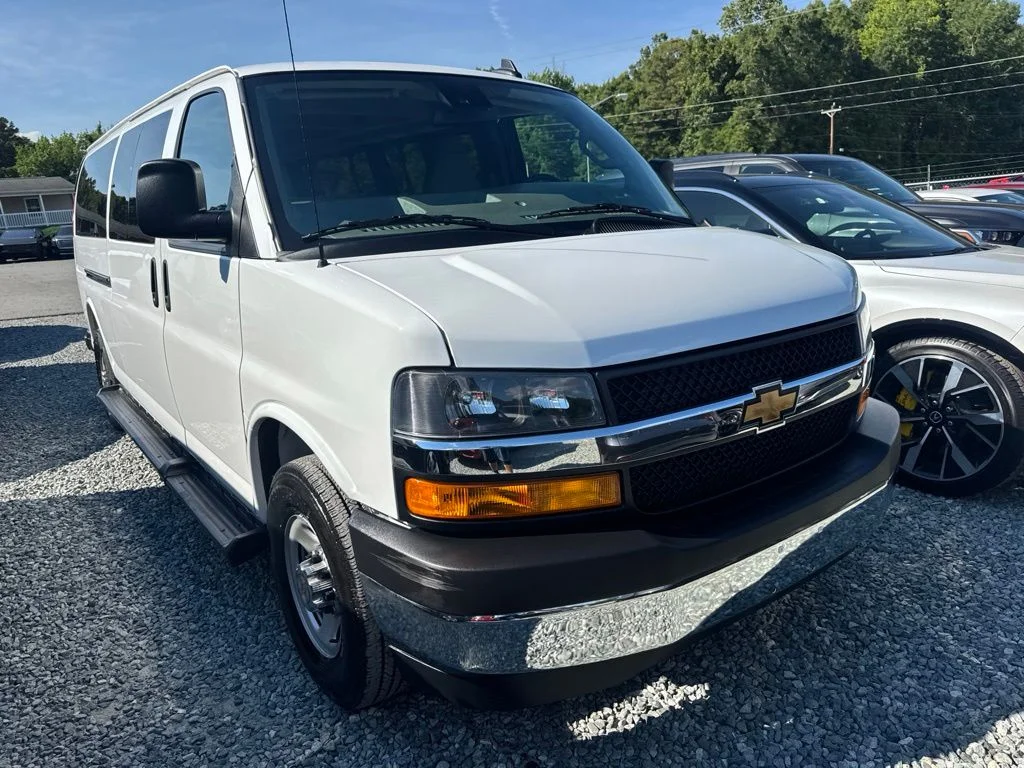 Used 2025 White Chevrolet LT image 2