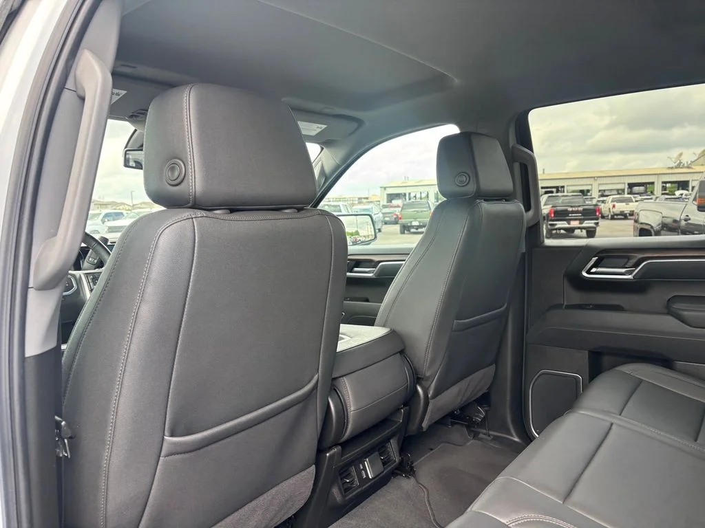 Used 2025 White GMC SLT image 28