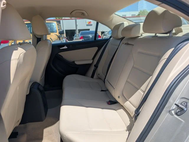 Used 2014 Silver Volkswagen 1.8T SE image 15
