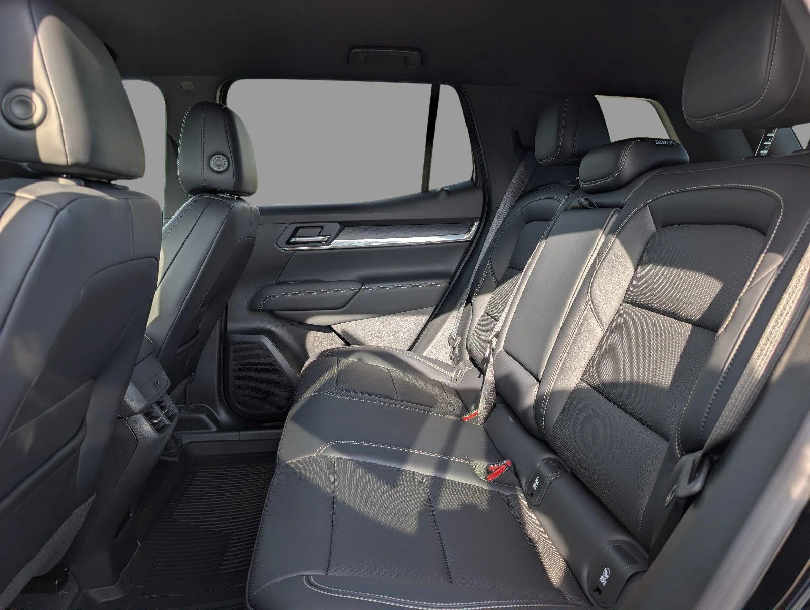 New 2027 Ebony Twilight Metallic GMC Elevation image 32