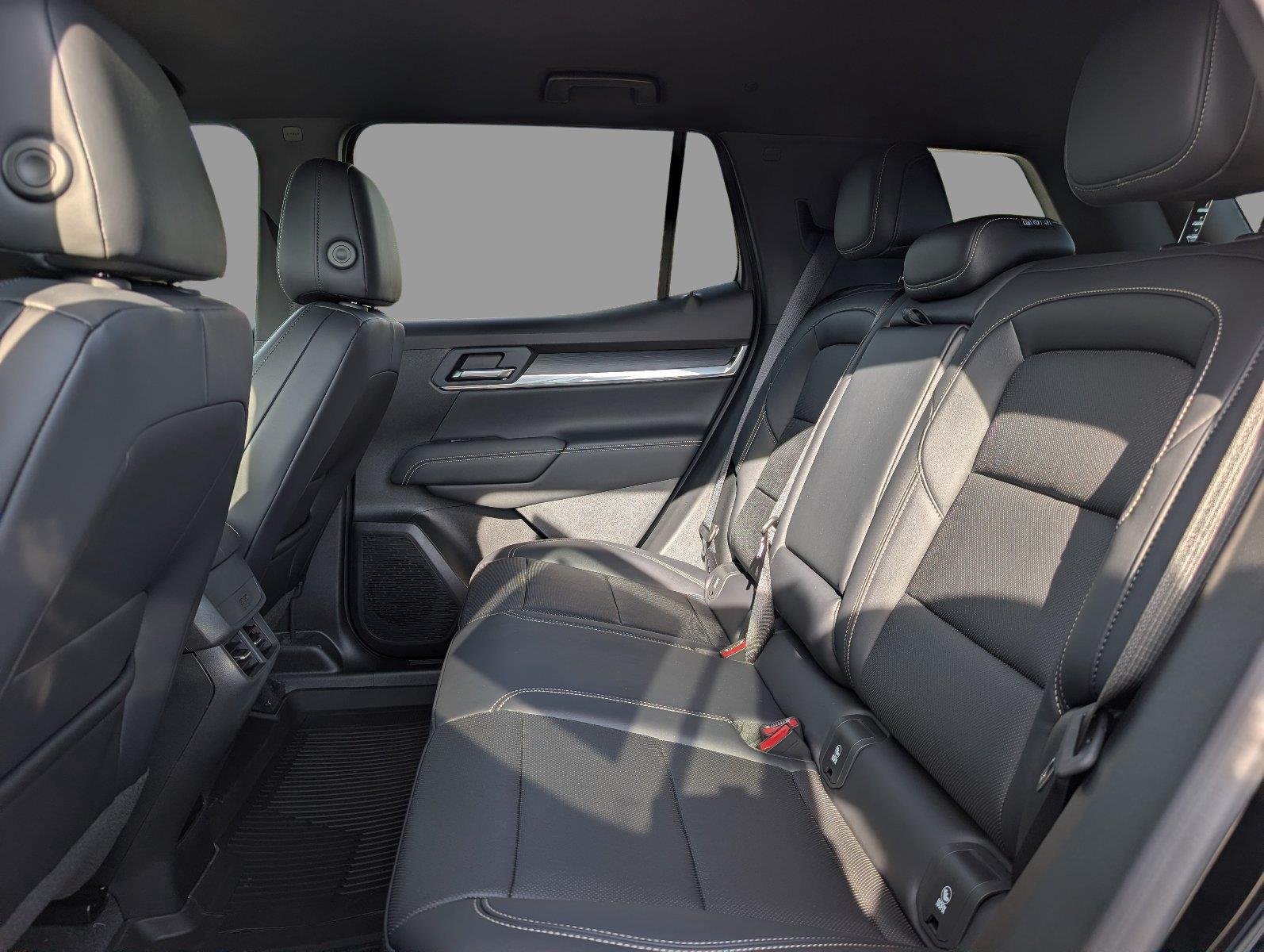New 2027 Ebony Twilight Metallic GMC Elevation image 32