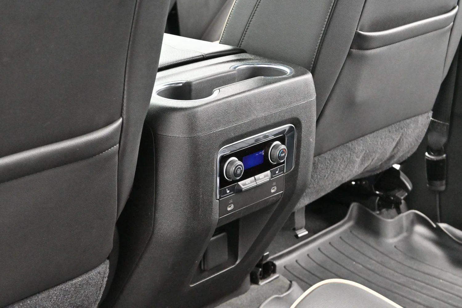 Used 2021 BLACK Chevrolet Premier image 32