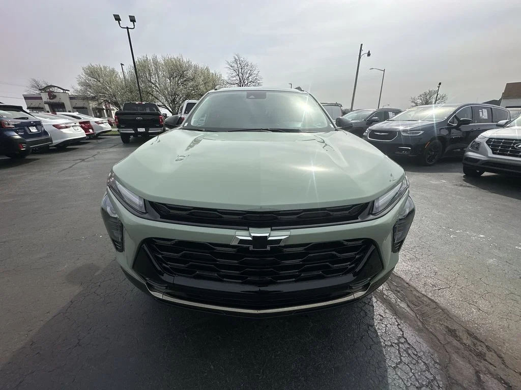 Used 2025 Green Chevrolet ACTIV image 26