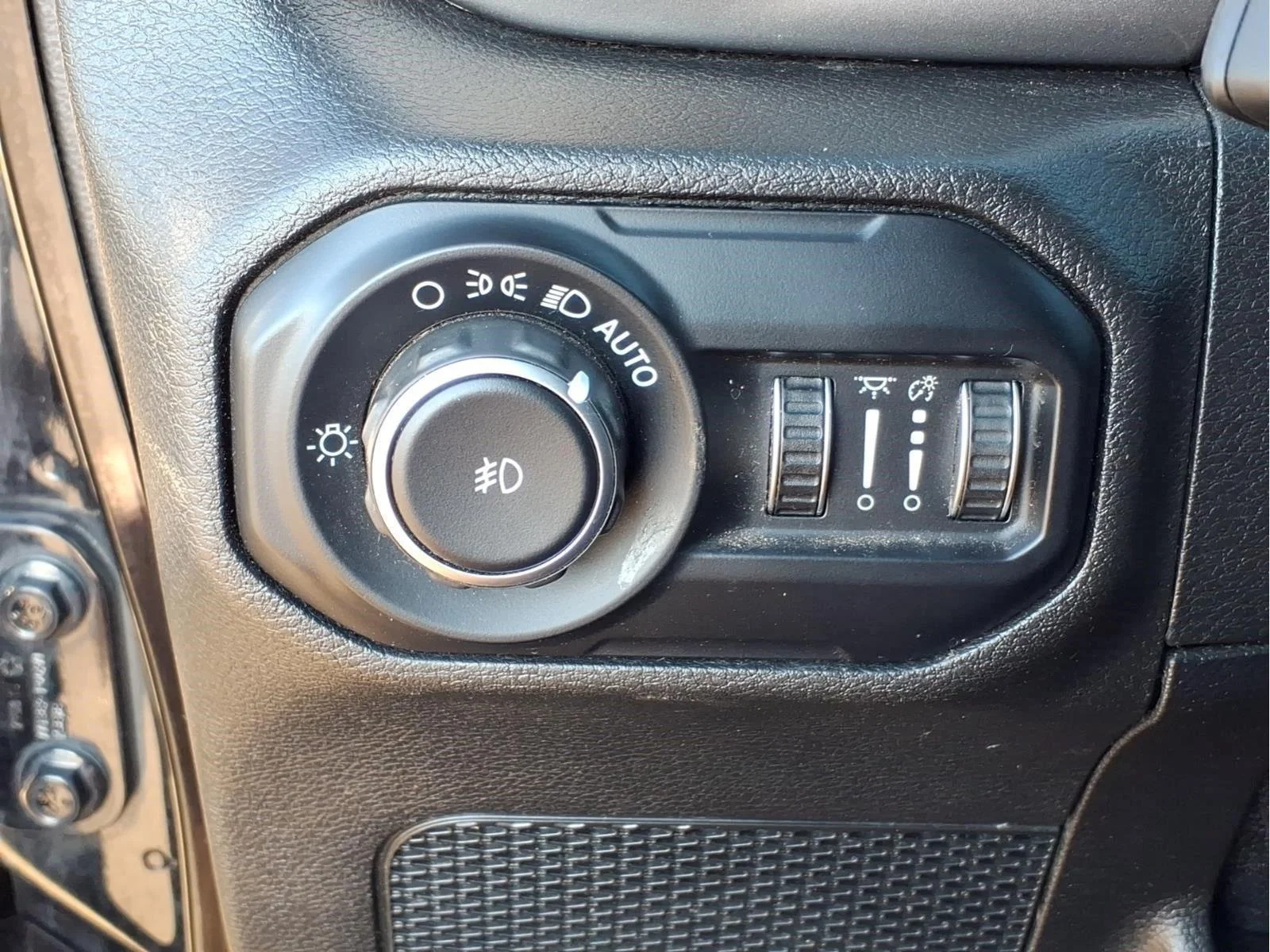 Used 2018 Black Jeep Sahara image 20