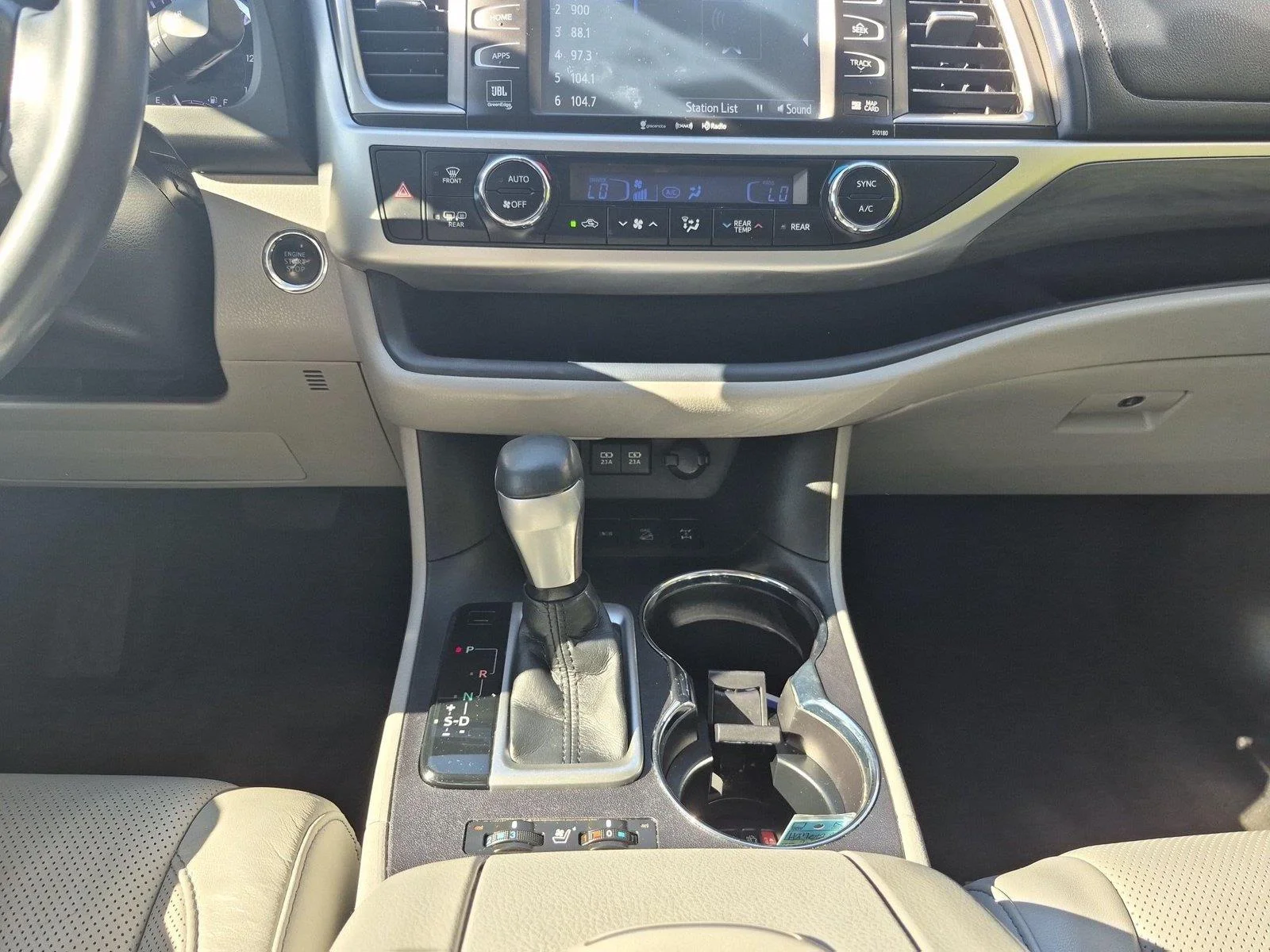 Used 2018 Blizzard Pearl Toyota Limited image 26