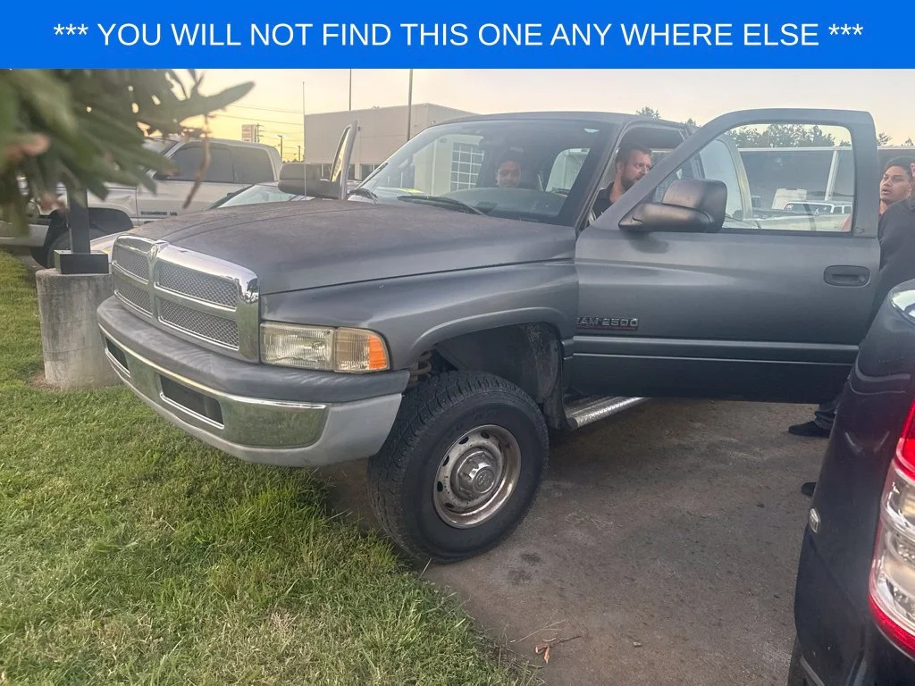 Used 2002  Dodge SLT image 1