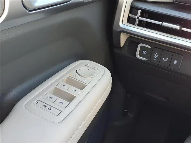 New 2026 White Hyundai SEL image 21