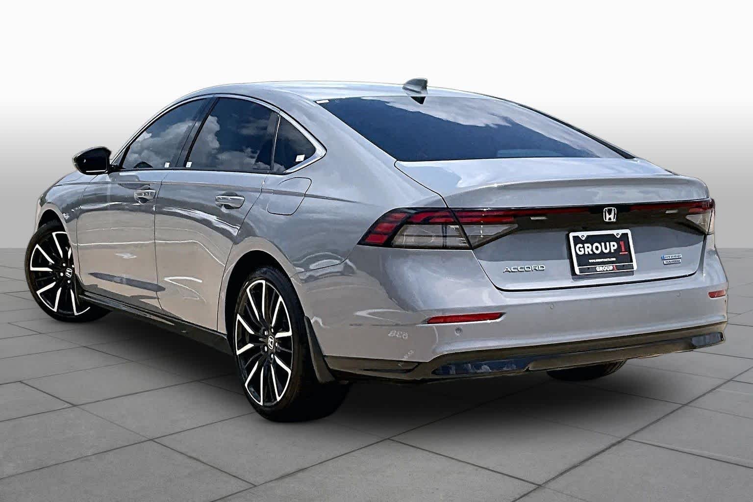 Used 2025 Urban Gray Pearl Honda Touring image 12