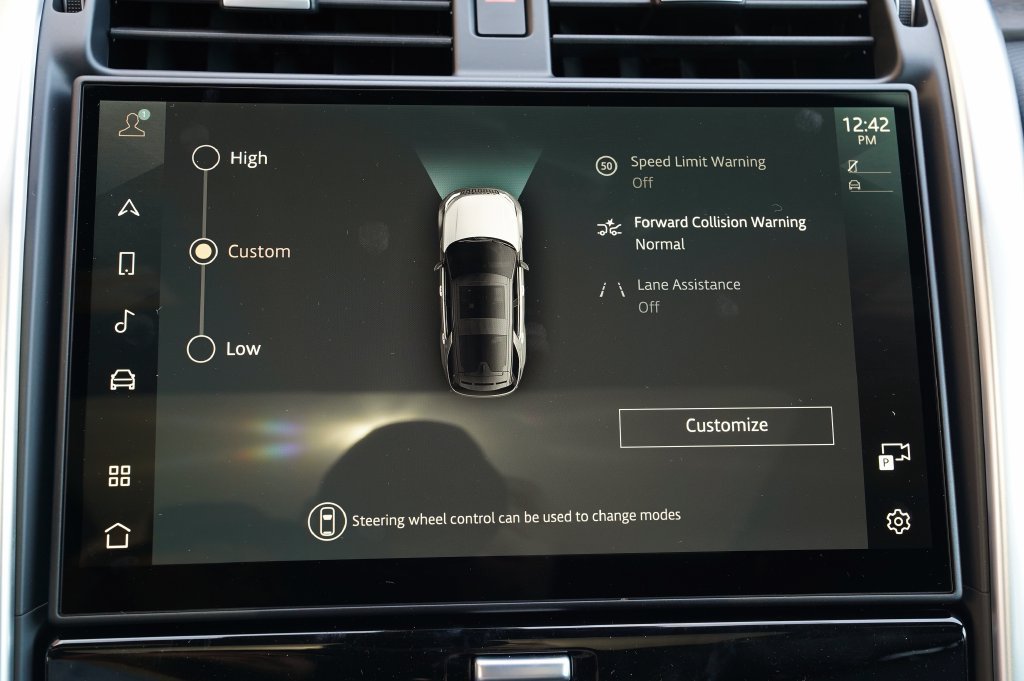 New 2026 Fuji White Land Rover Dynamic SE image 19