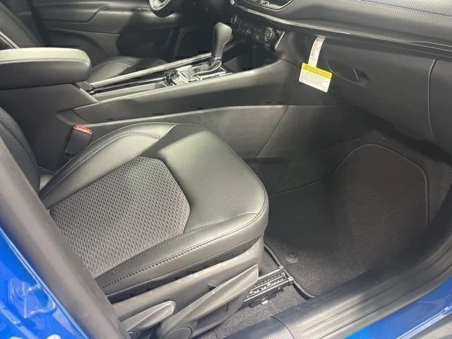 New 2026 Hydro Blue Pearlcoat Jeep Latitude image 19