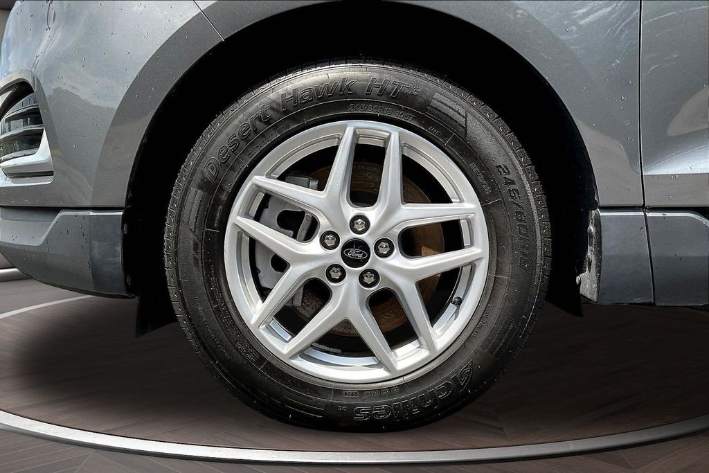 Used 2024 Gray Ford SEL image 38