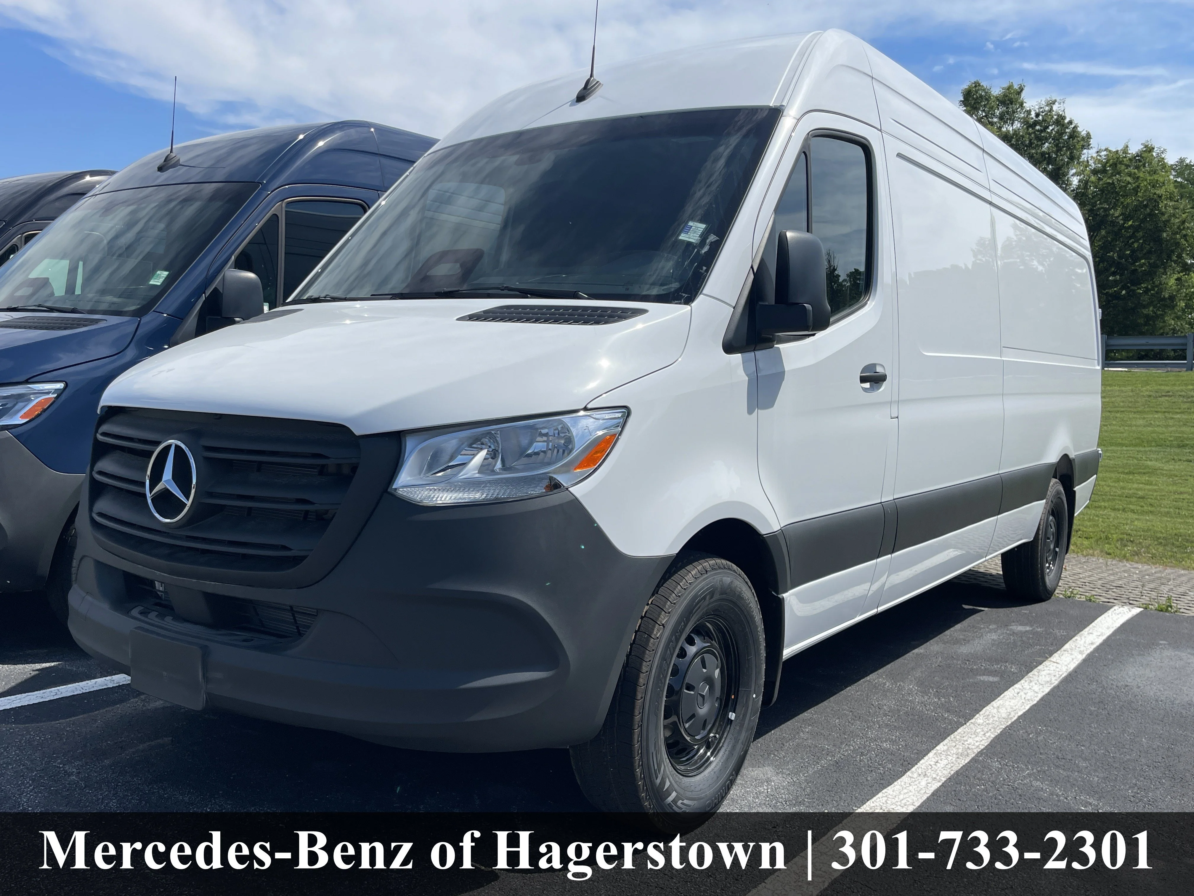 New 2026 Arctic White Mercedes-Benz 2500 High Roof I4 Diesel HO 170 RWD image 3