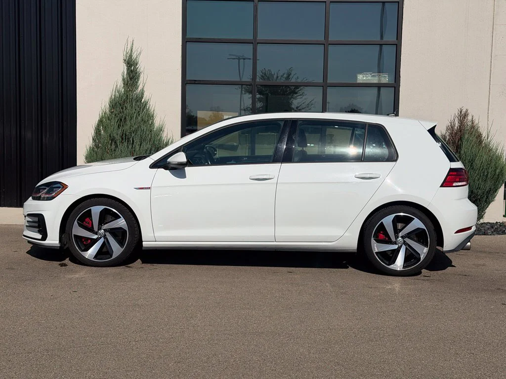 Used 2018 White Volkswagen 2.0T SE image 2